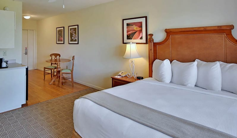 Sanibel Inn - King Bed Guest Room